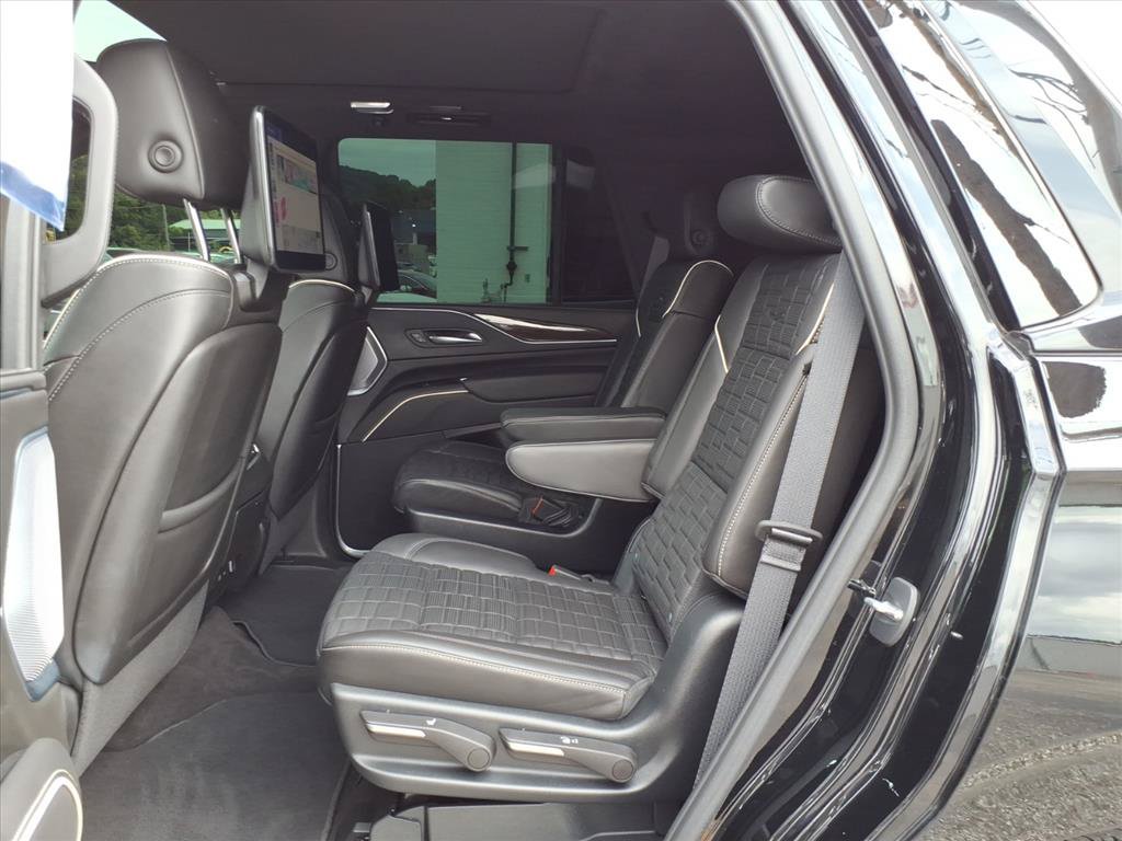 Used 2023 Cadillac Escalade Sport Platinum w/ LPO, ONYX Package AWD/4WD image 12