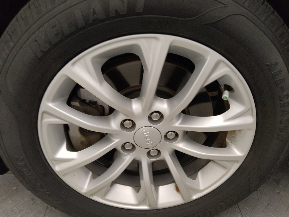 Used 2019 Jeep Cherokee Latitude w/ Popular Appearance Group FWD image 31