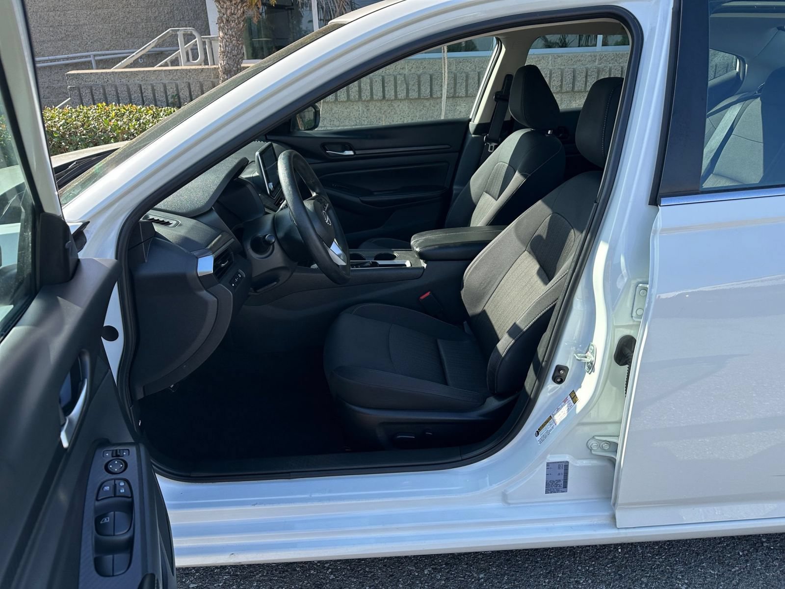 Used 2025 Nissan Altima 2.5 SV FWD image 26