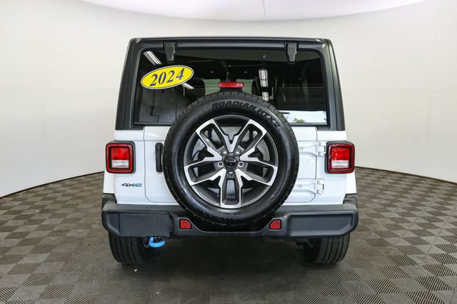 Used 2024 Jeep Wrangler Unlimited w/ Convenience Group AWD/4WD image 8
