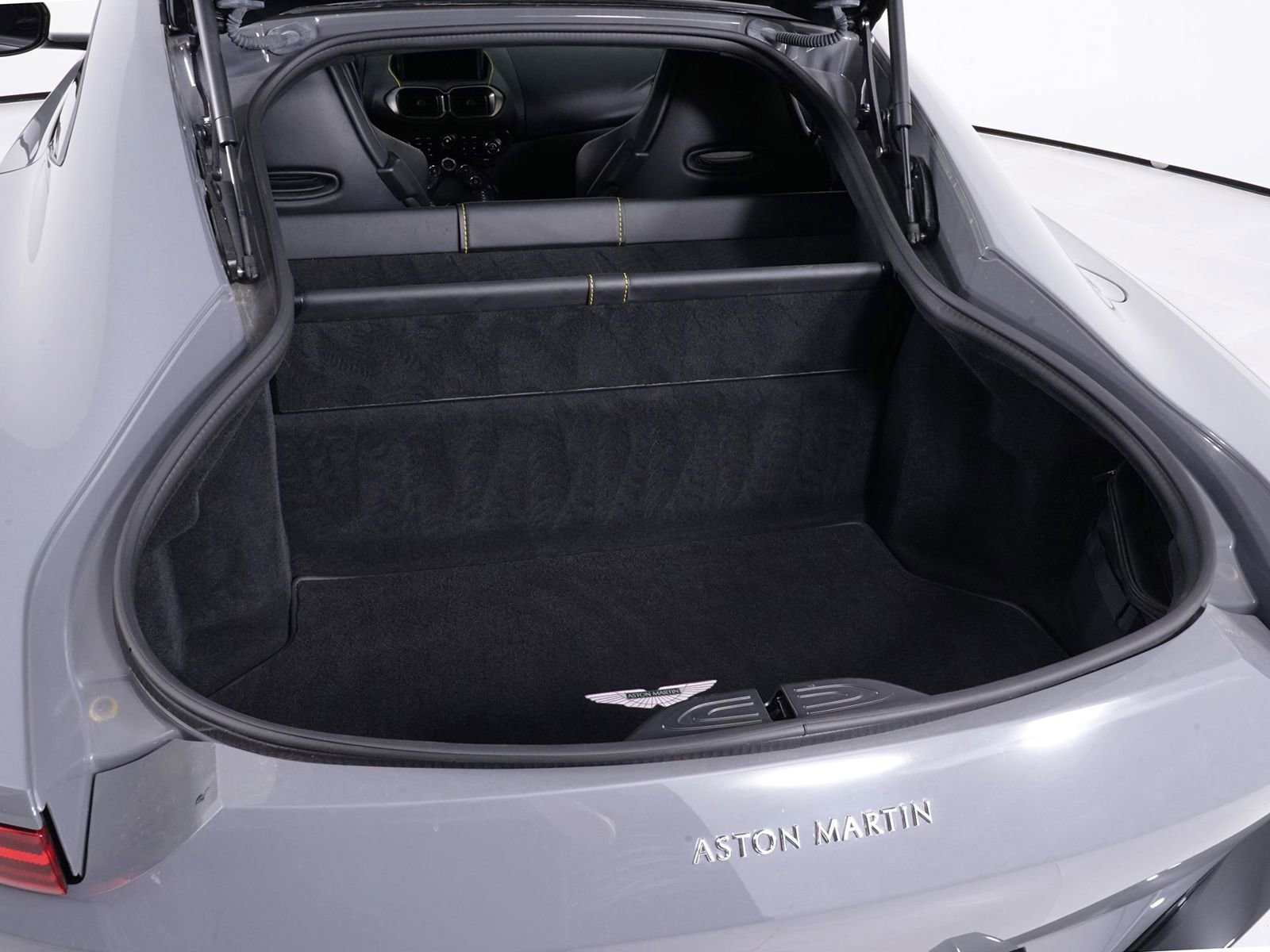 Used 2019 Aston Martin V8 Vantage Coupe image 19