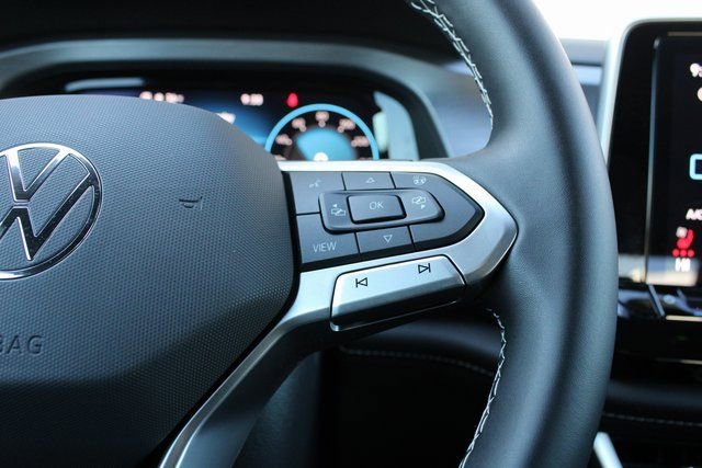 Used 2025 Volkswagen Atlas Cross Sport SE image 14