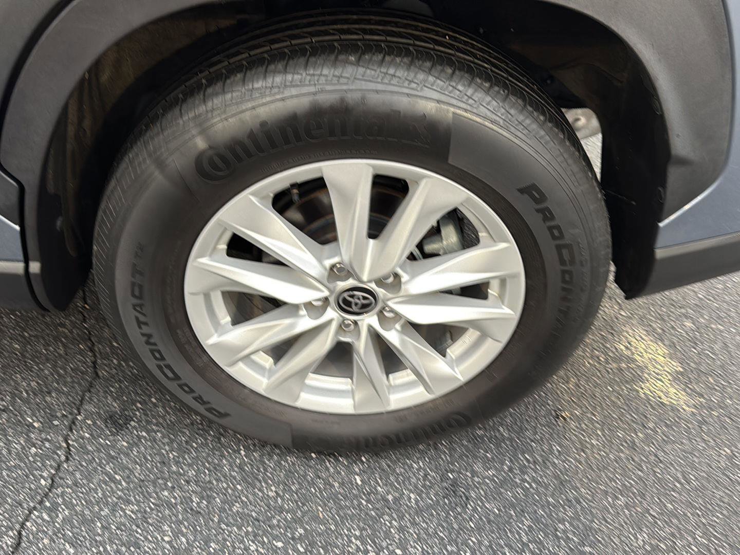 Certified 2022 Toyota Corolla Cross LE image 30