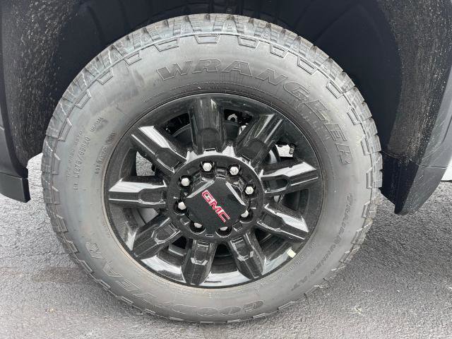 New 2025 GMC Sierra 2500 AT4 w/ AT4 Premium Plus Package image 10