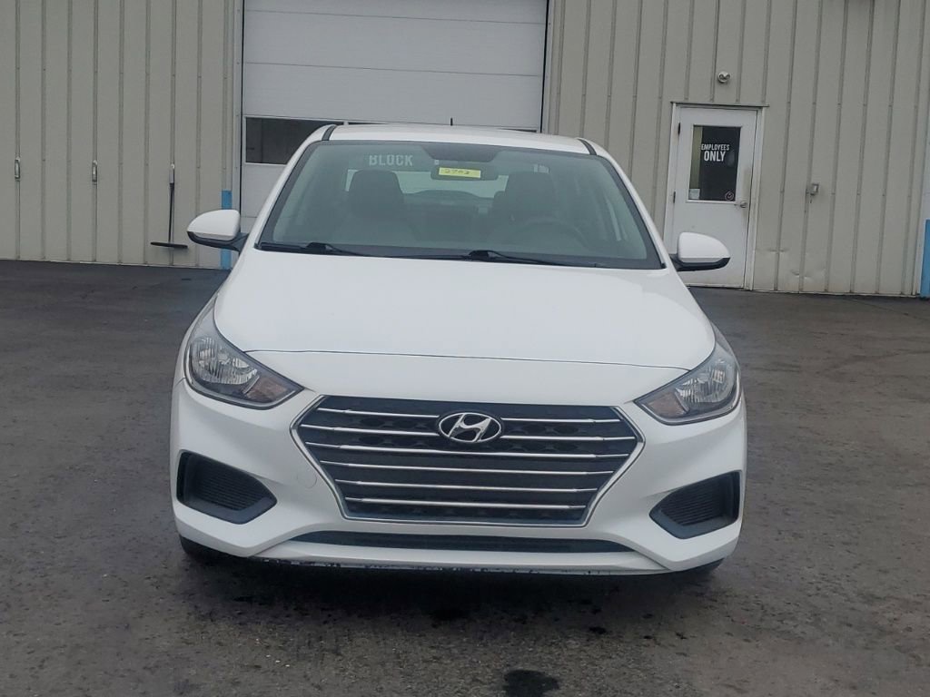 Used 2022 Hyundai Accent SE image 2