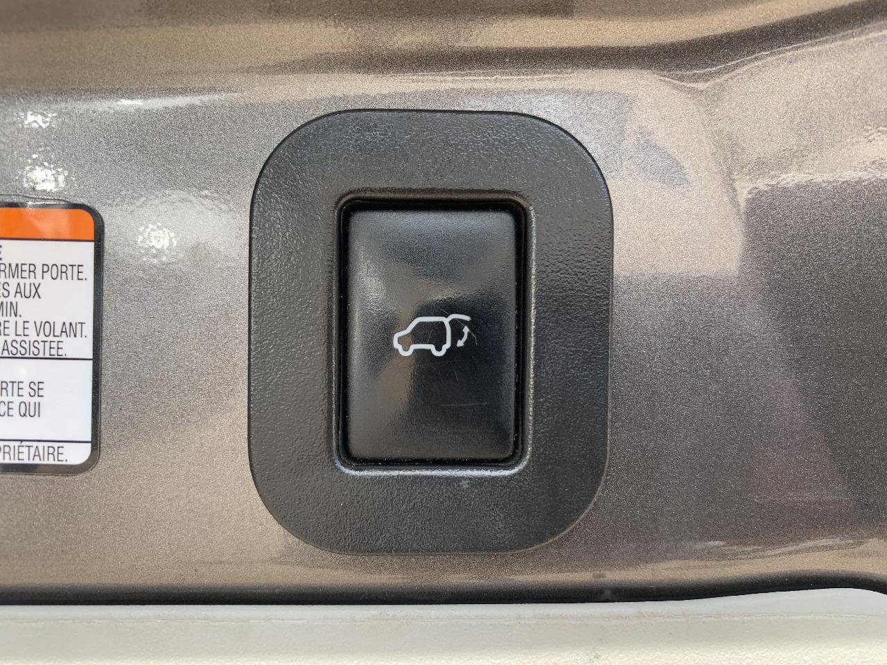 Used 2014 Toyota Sienna XLE image 17