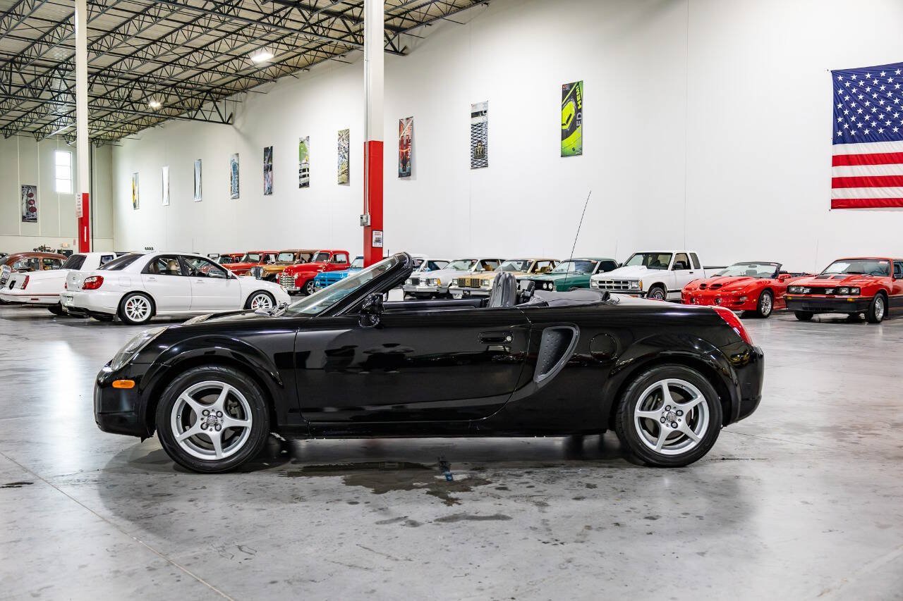 Used 2000 Toyota MR2 RWD image 3