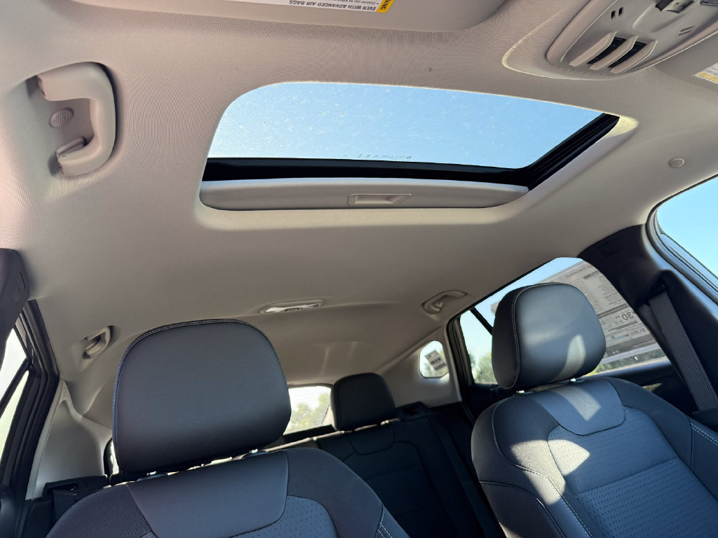 New 2026 Chevrolet Trax LT w/ Sunroof Package FWD image 9