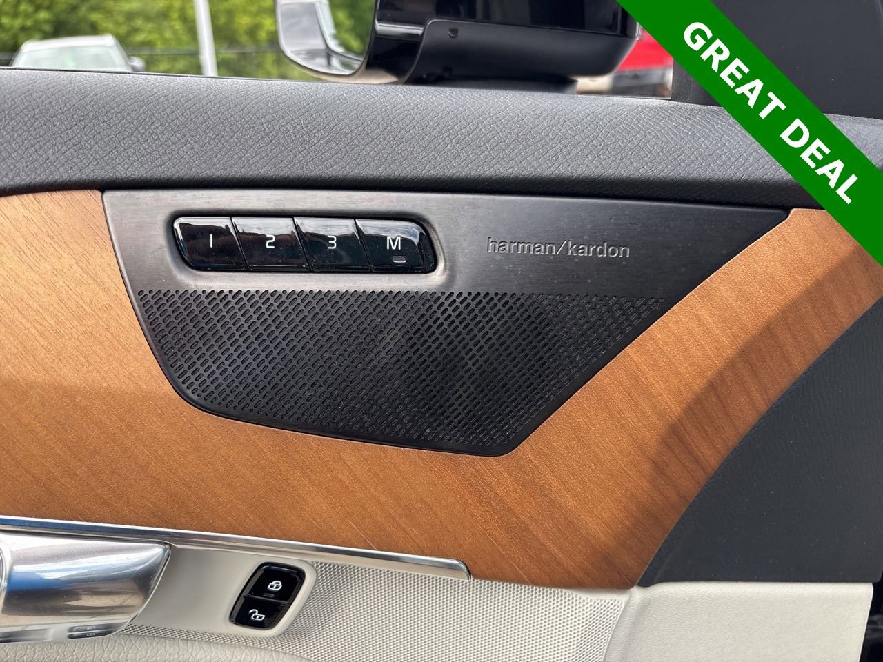 Used 2022 Volvo XC90 T6 Momentum w/ Advanced Package image 16