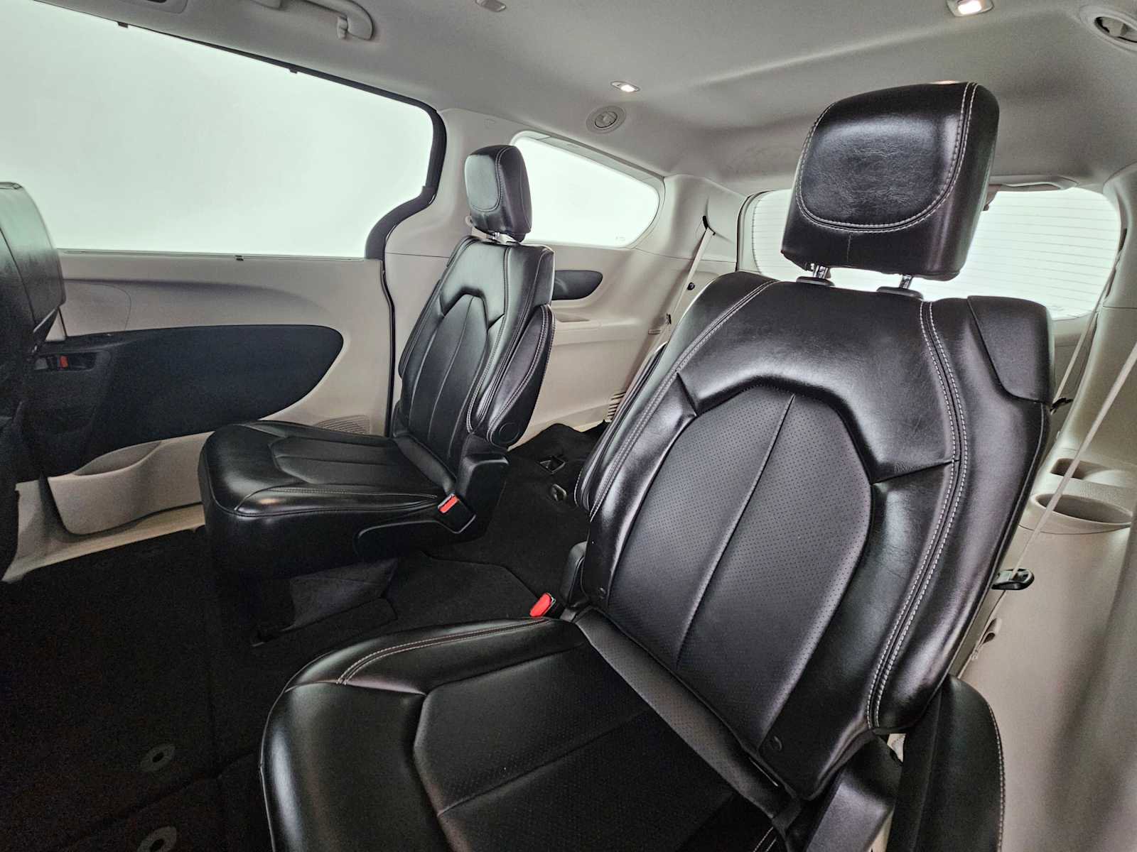 Used 2024 Chrysler Pacifica Touring-L image 19
