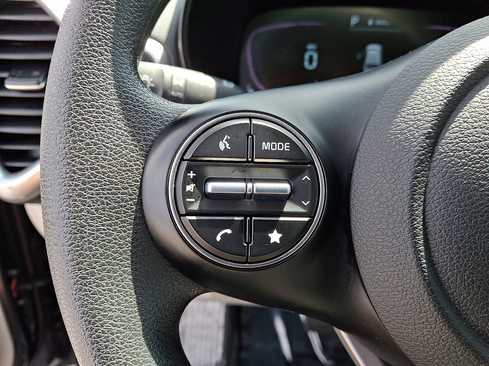 Certified 2025 Kia Soul LX w/ LX Technology Package FWD image 20