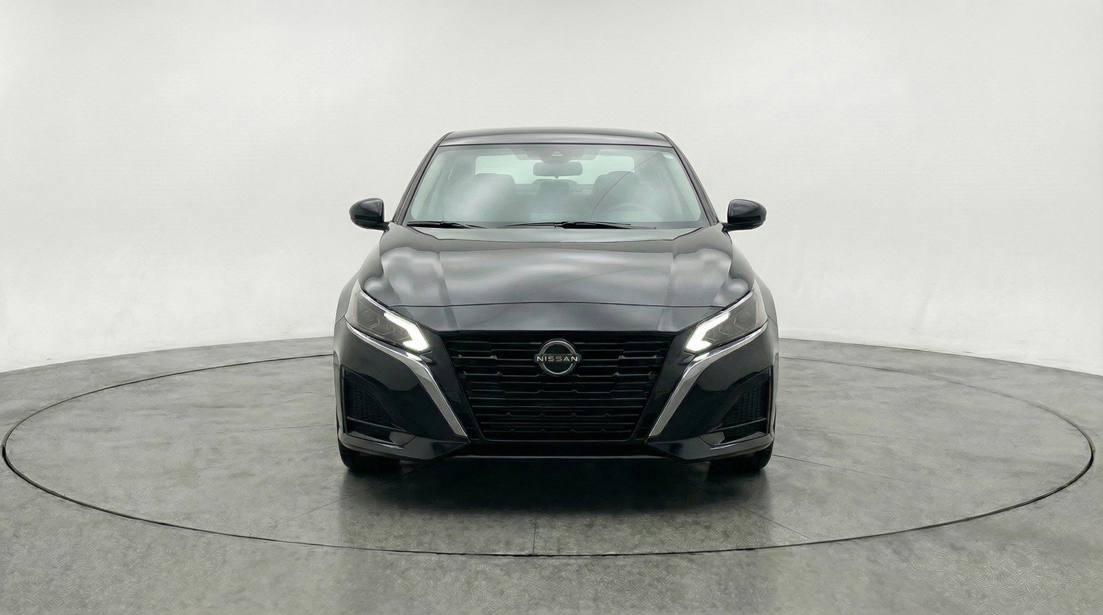 Used 2025 Nissan Altima 2.5 SV image 2