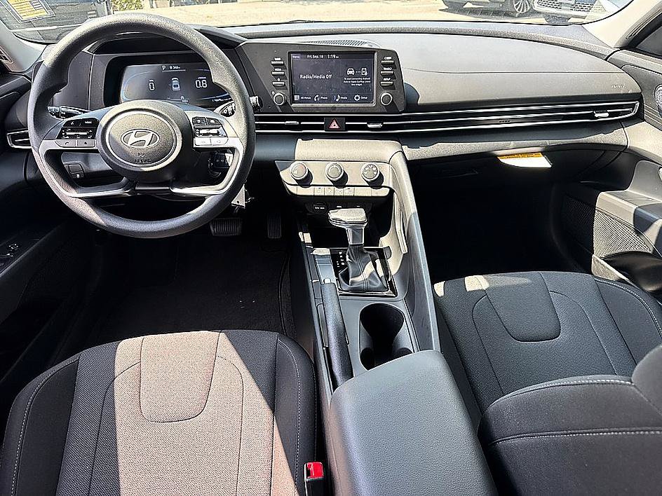 Certified 2026 Hyundai Elantra SE FWD image 9