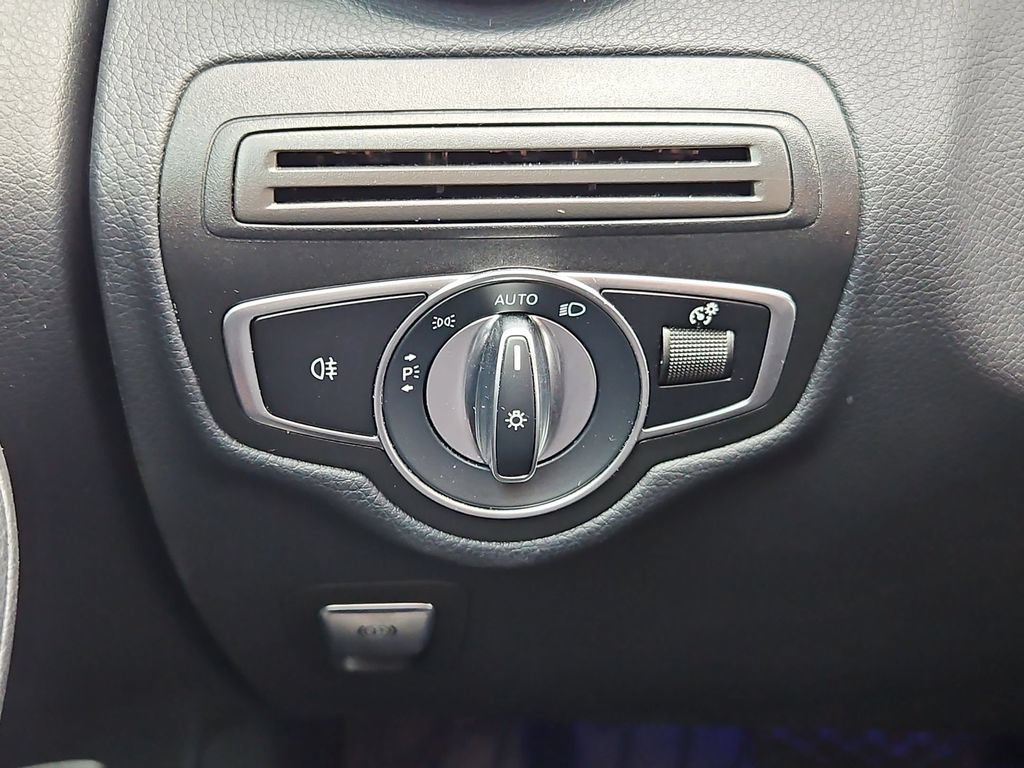 Used 2021 Mercedes-Benz GLC 300 4MATIC image 18