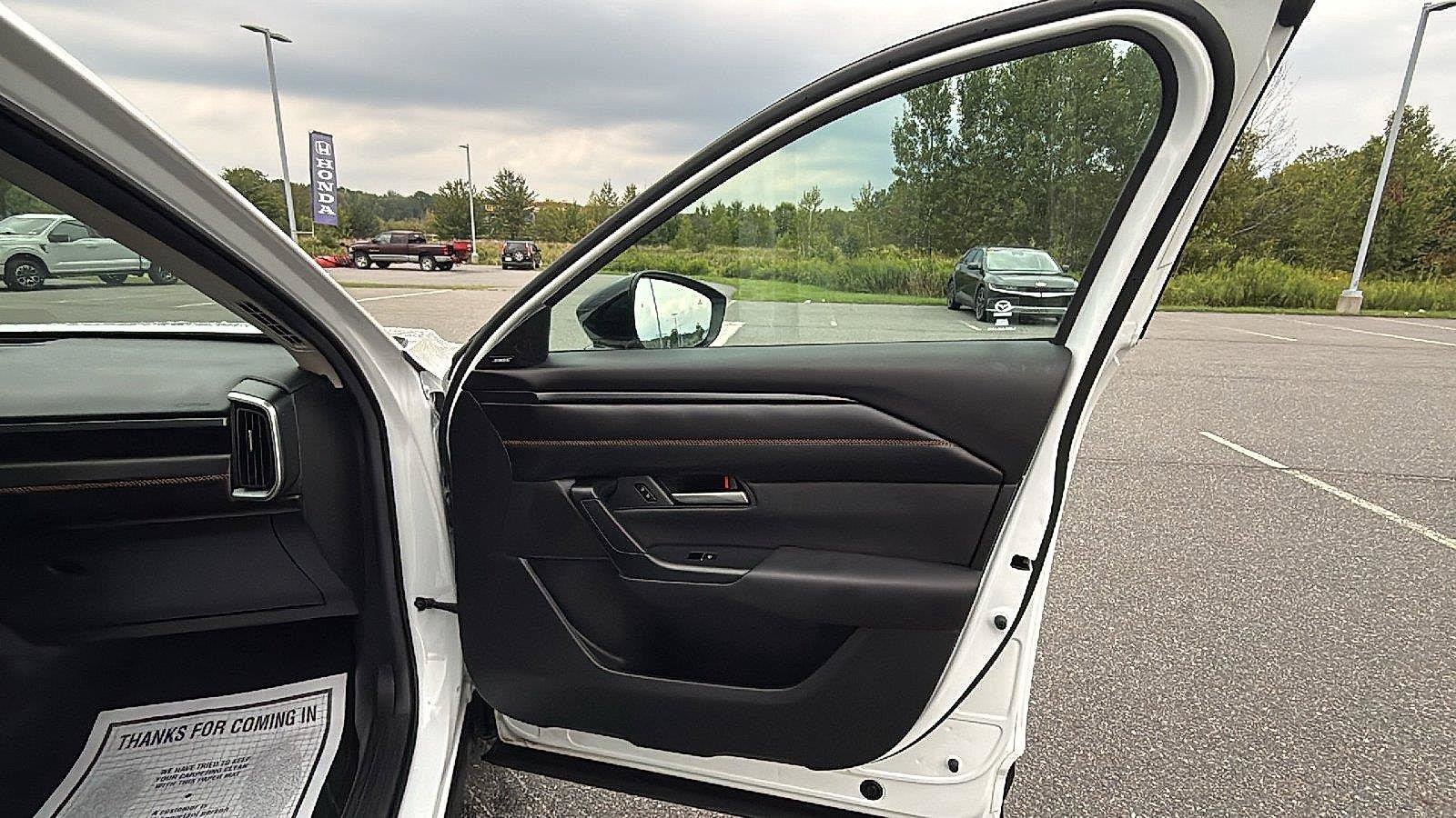 Used 2025 MAZDA CX-50 AWD 2.5 Turbo w/ Premium Pkg image 15