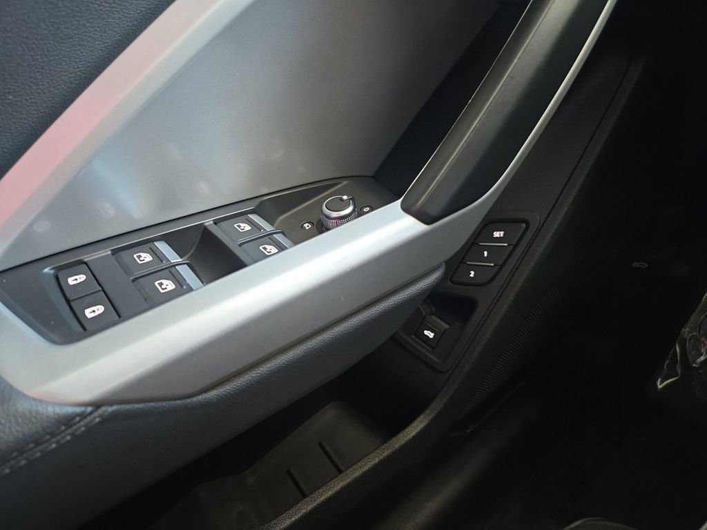Used 2024 Audi Q3 2.0T Premium image 23