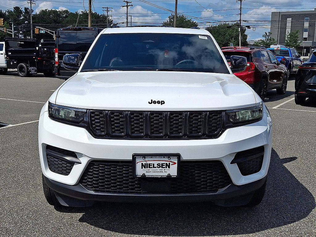 Used 2024 Jeep Grand Cherokee Altitude AWD/4WD image 35