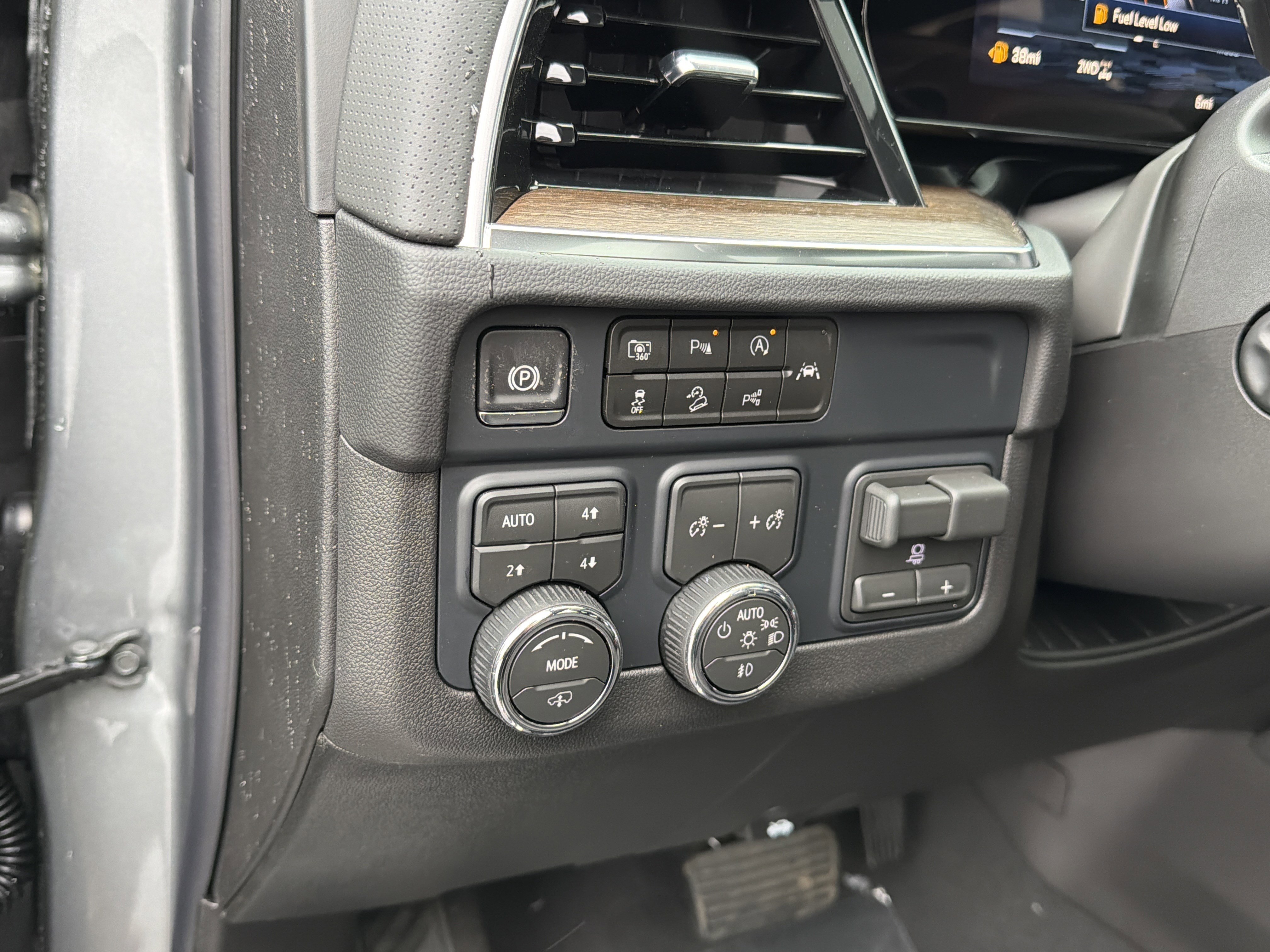 New 2026 Chevrolet Suburban High Country image 16