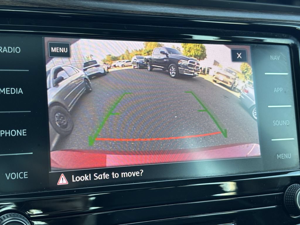 Used 2022 Volkswagen Passat 2.0T FWD image 27