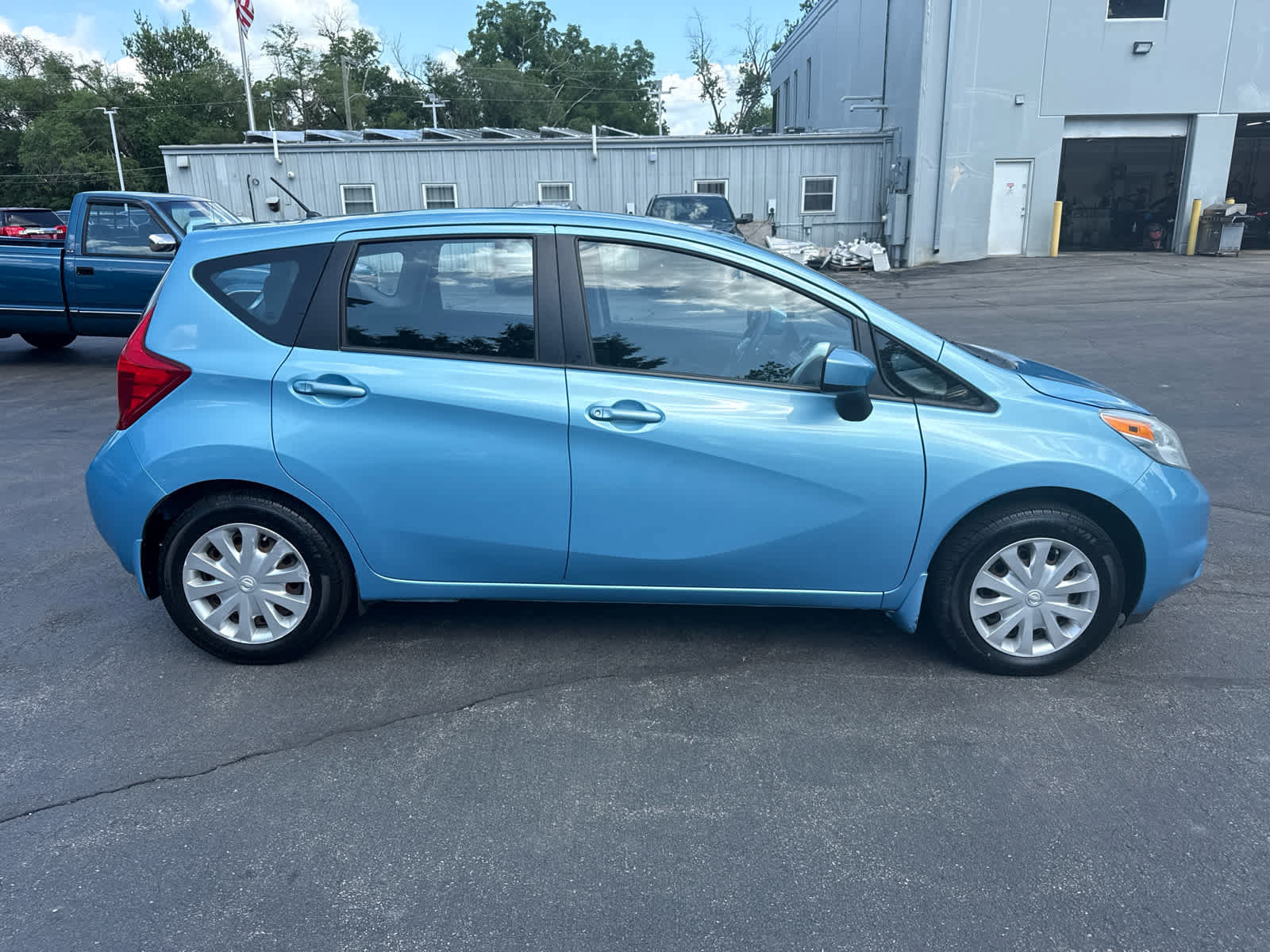 Used 2015 Nissan Versa Note S Plus FWD image 2