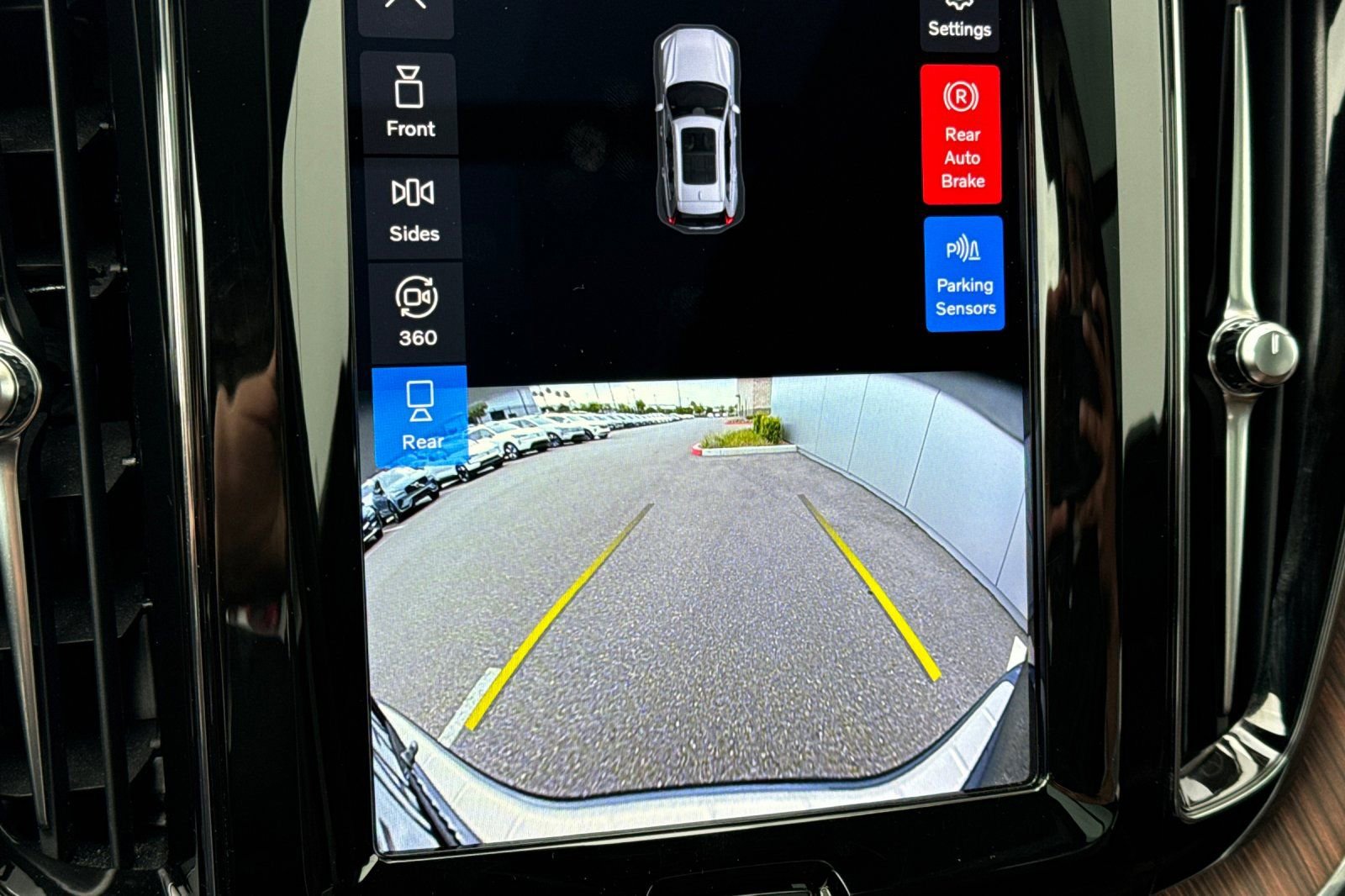 Used 2023 Volvo XC60 T8 Ultimate image 22