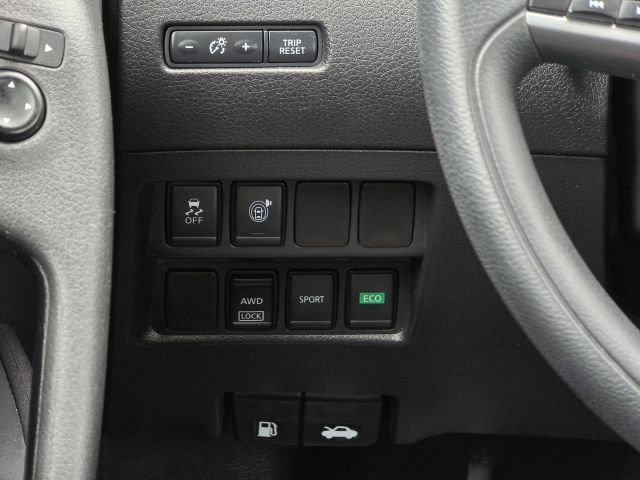 Used 2017 Nissan Rogue S image 19