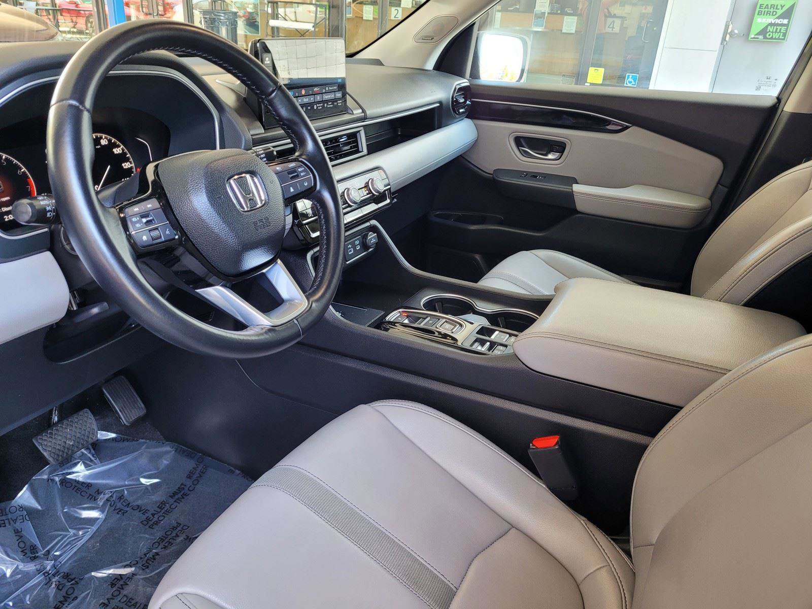 Used 2024 Honda Pilot Touring image 13