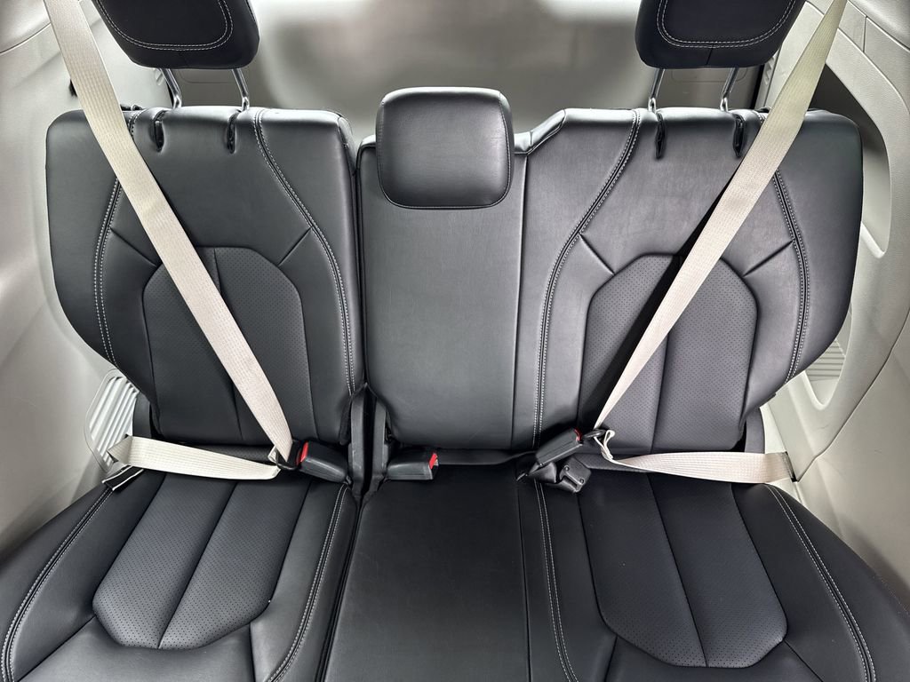 Used 2024 Chrysler Pacifica Touring-L image 20
