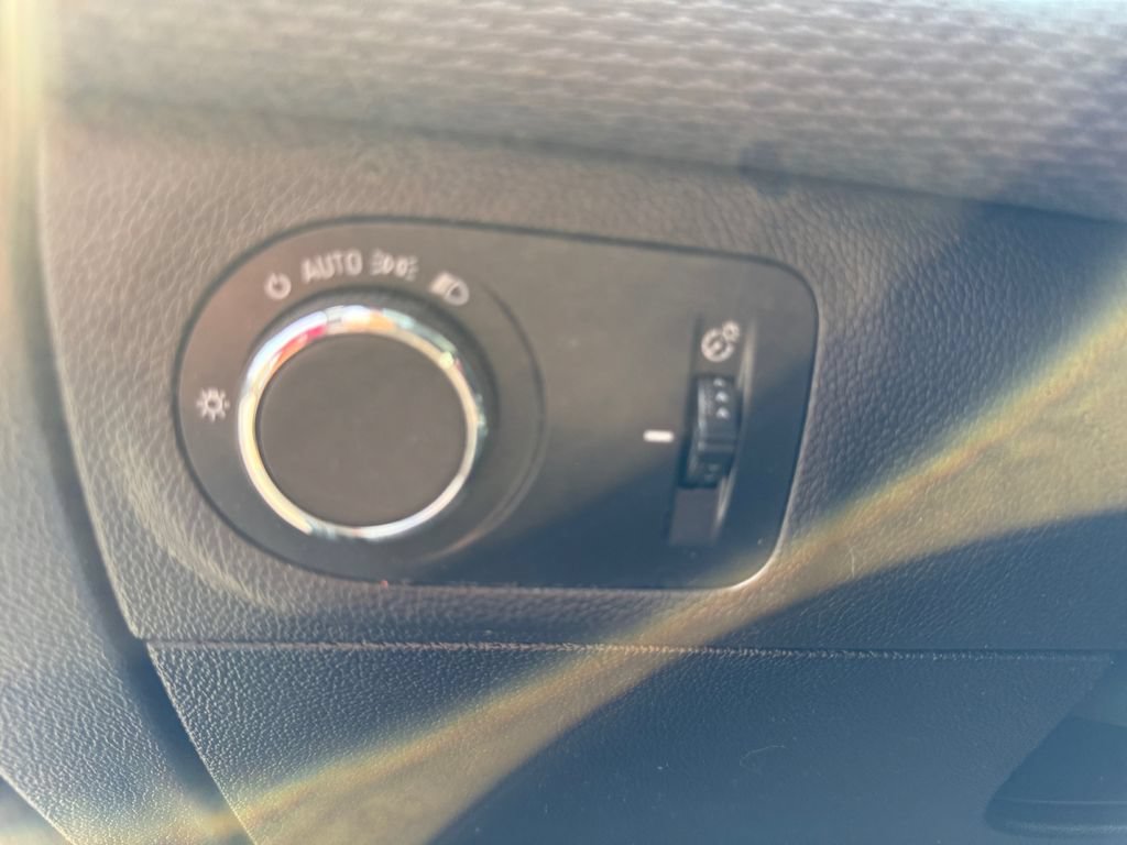 Used 2019 Chevrolet Cruze LT w/ LT True North Edition FWD image 18