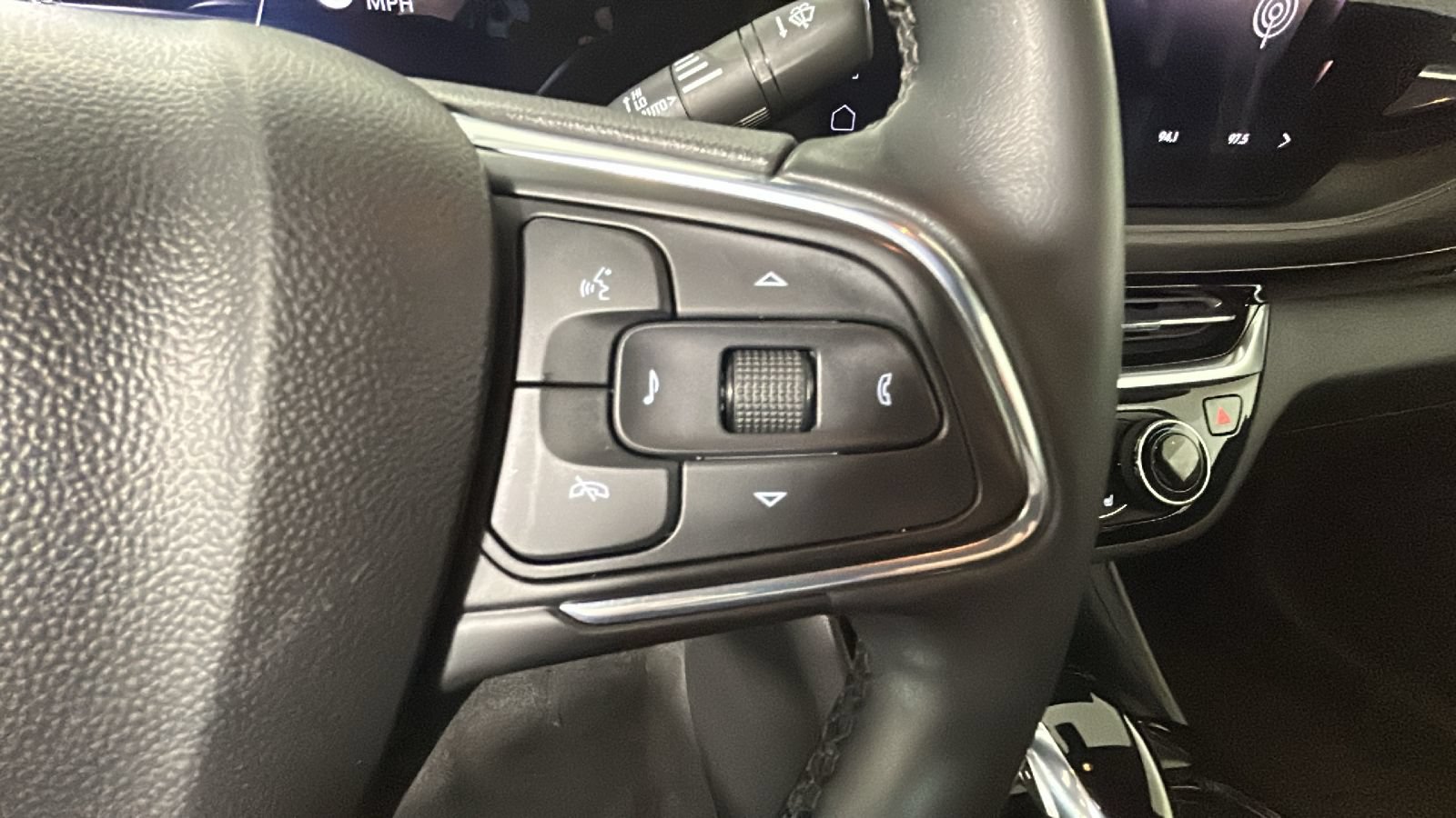 Used 2024 Buick Envista Sport Touring w/ Convenience I Package FWD image 19