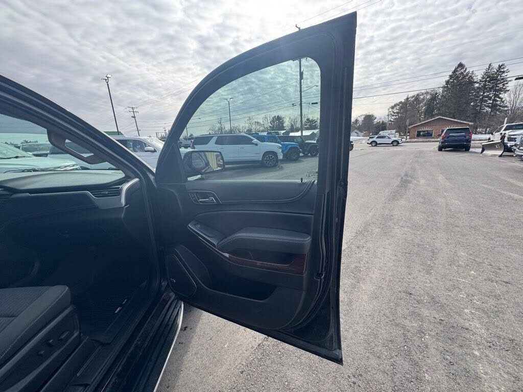 Used 2020 GMC Yukon SLE w/ SLE Value Package image 31