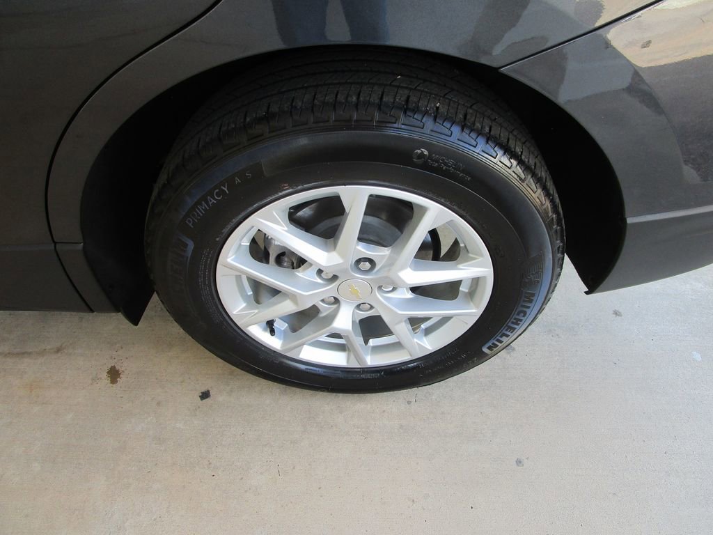 Used 2023 Chevrolet Equinox LT w/ LPO, Floor Liner Package FWD image 10