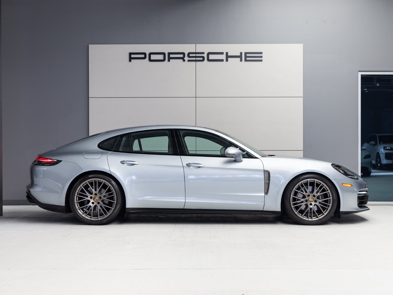 Certified 2023 Porsche Panamera Platinum Edition w/ Assistance Package RWD image 8