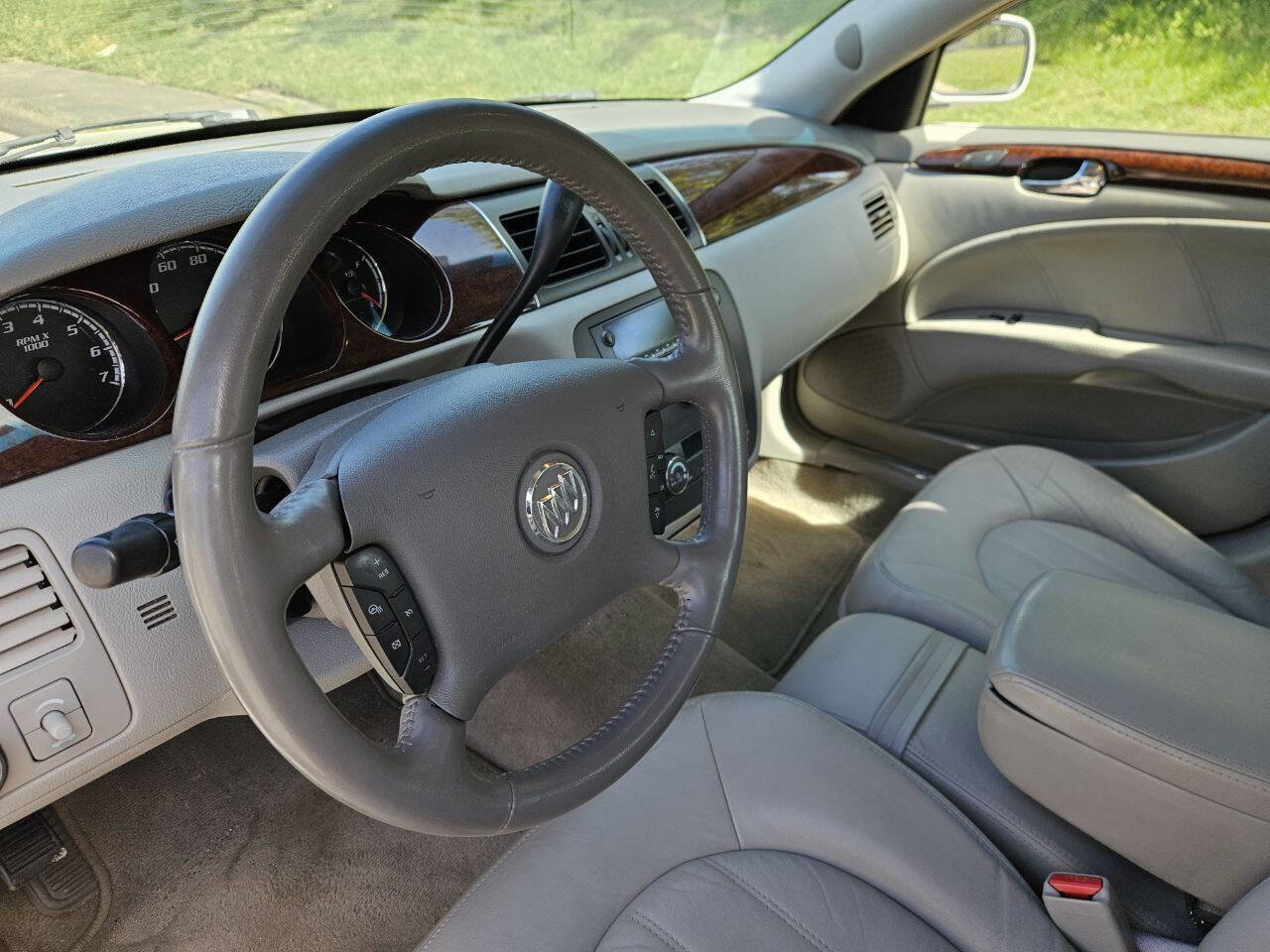 Used 2011 Buick Lucerne CXL w/ Driver Confidence Package FWD image 10