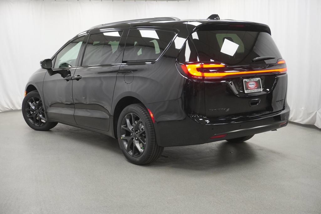 New 2027 Chrysler Pacifica Limited AWD/4WD image 13