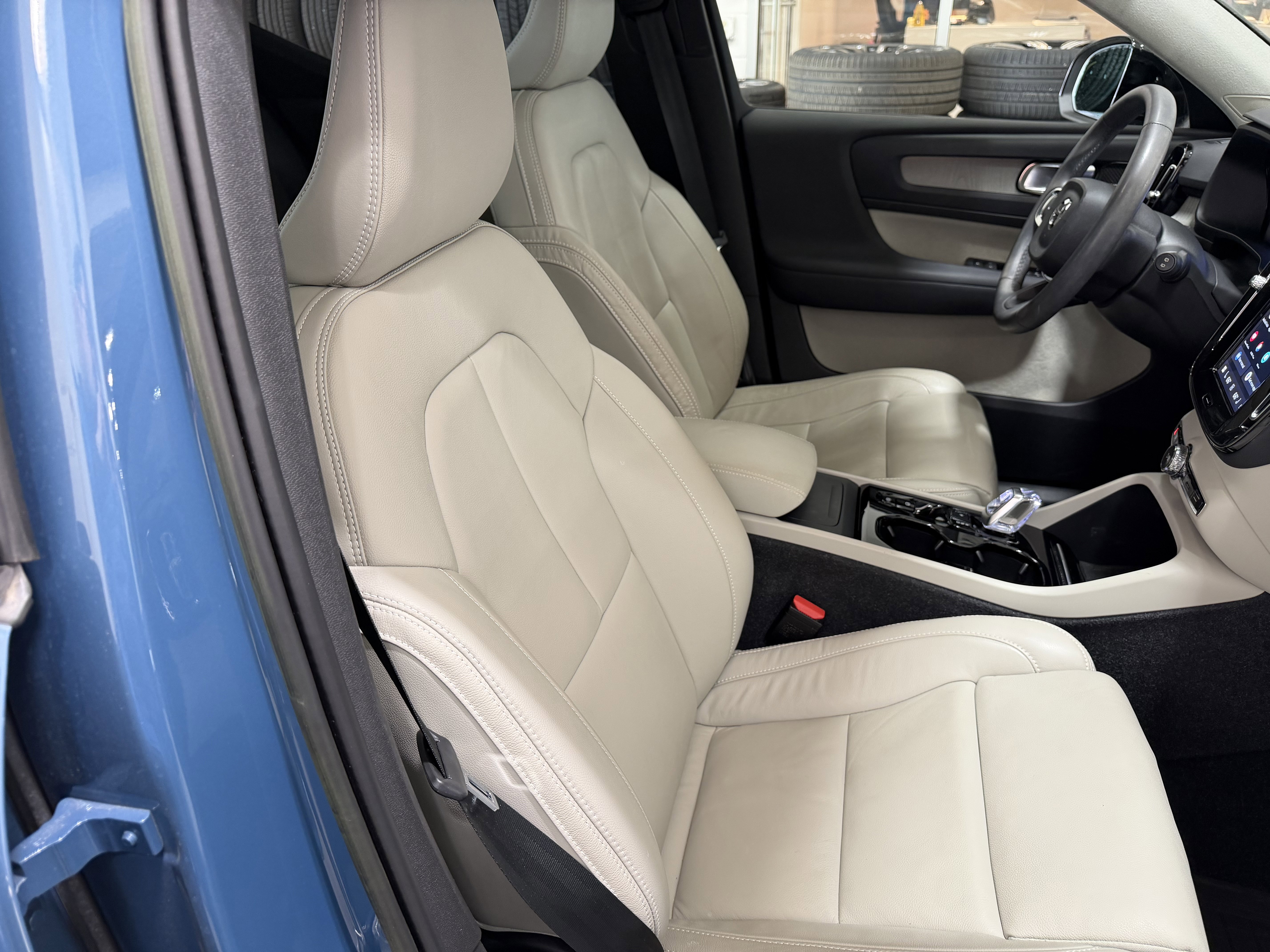Used 2023 Volvo XC40 B5 Plus w/ Driver Assist Package AWD/4WD image 21
