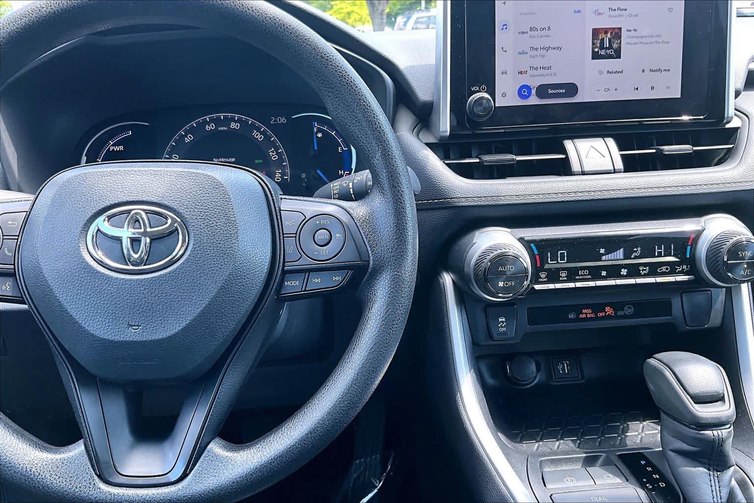Used 2025 Toyota RAV4 XLE AWD/4WD image 24