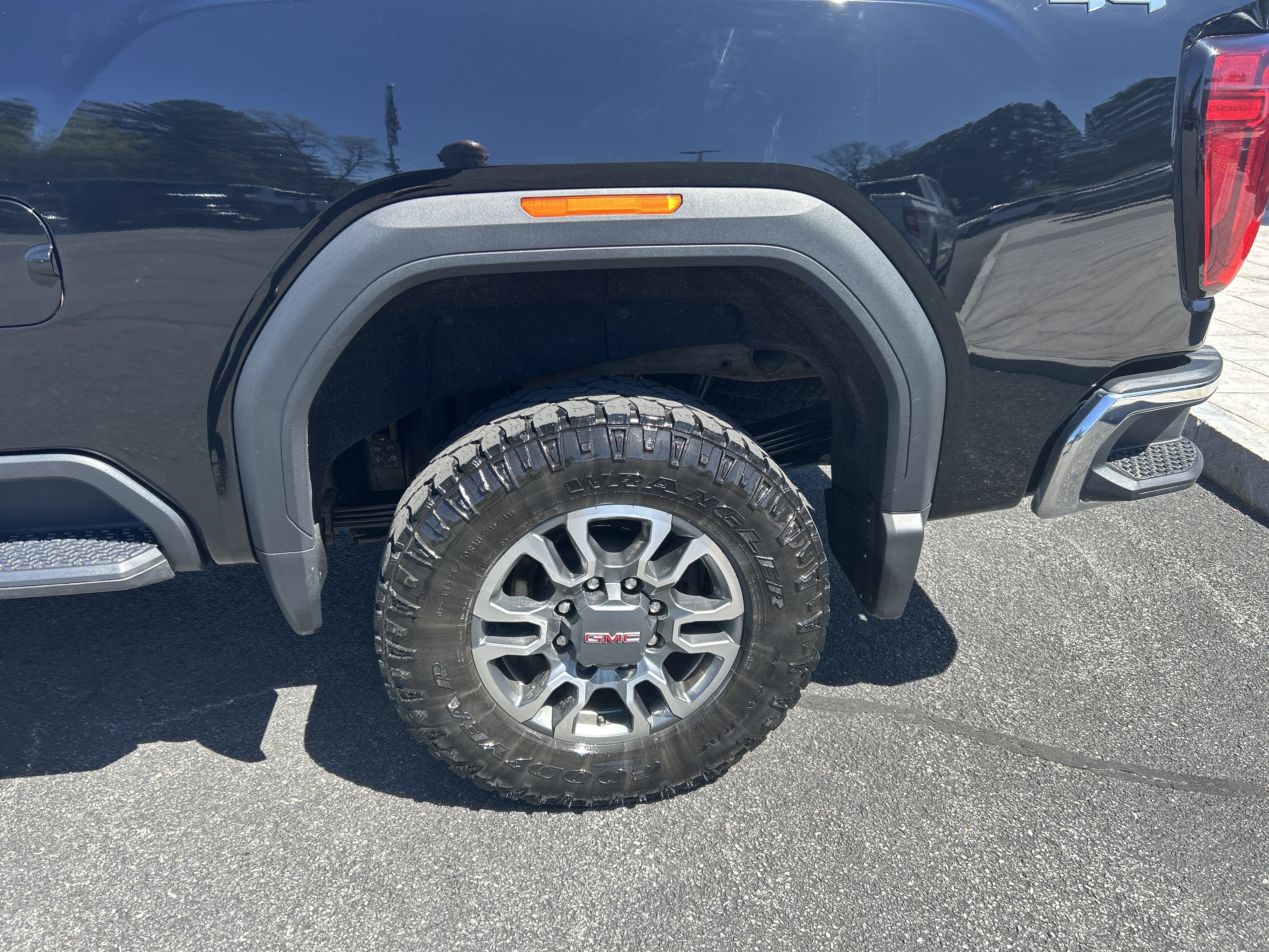 Used 2022 GMC Sierra 2500 SLT w/ SLT Convenience Package AWD/4WD image 6