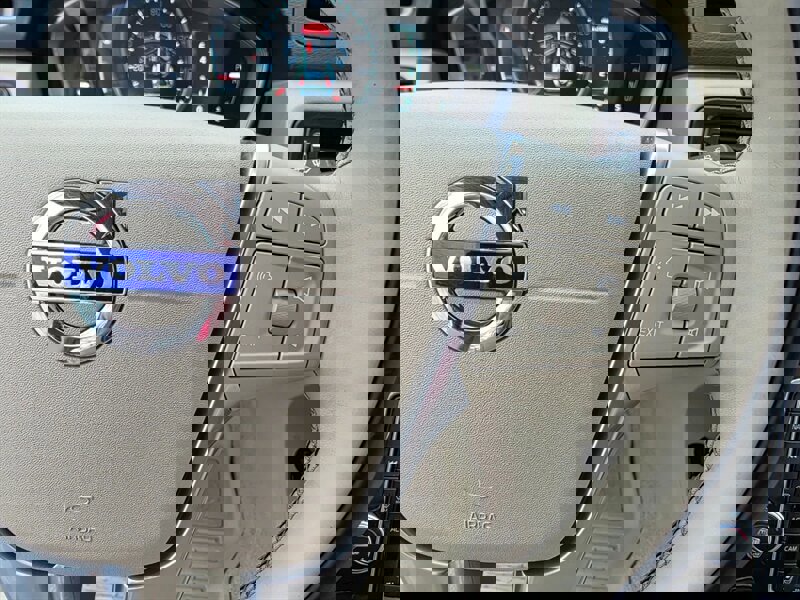 Used 2015 Volvo XC70 T6 Platinum w/ Protection Package image 34