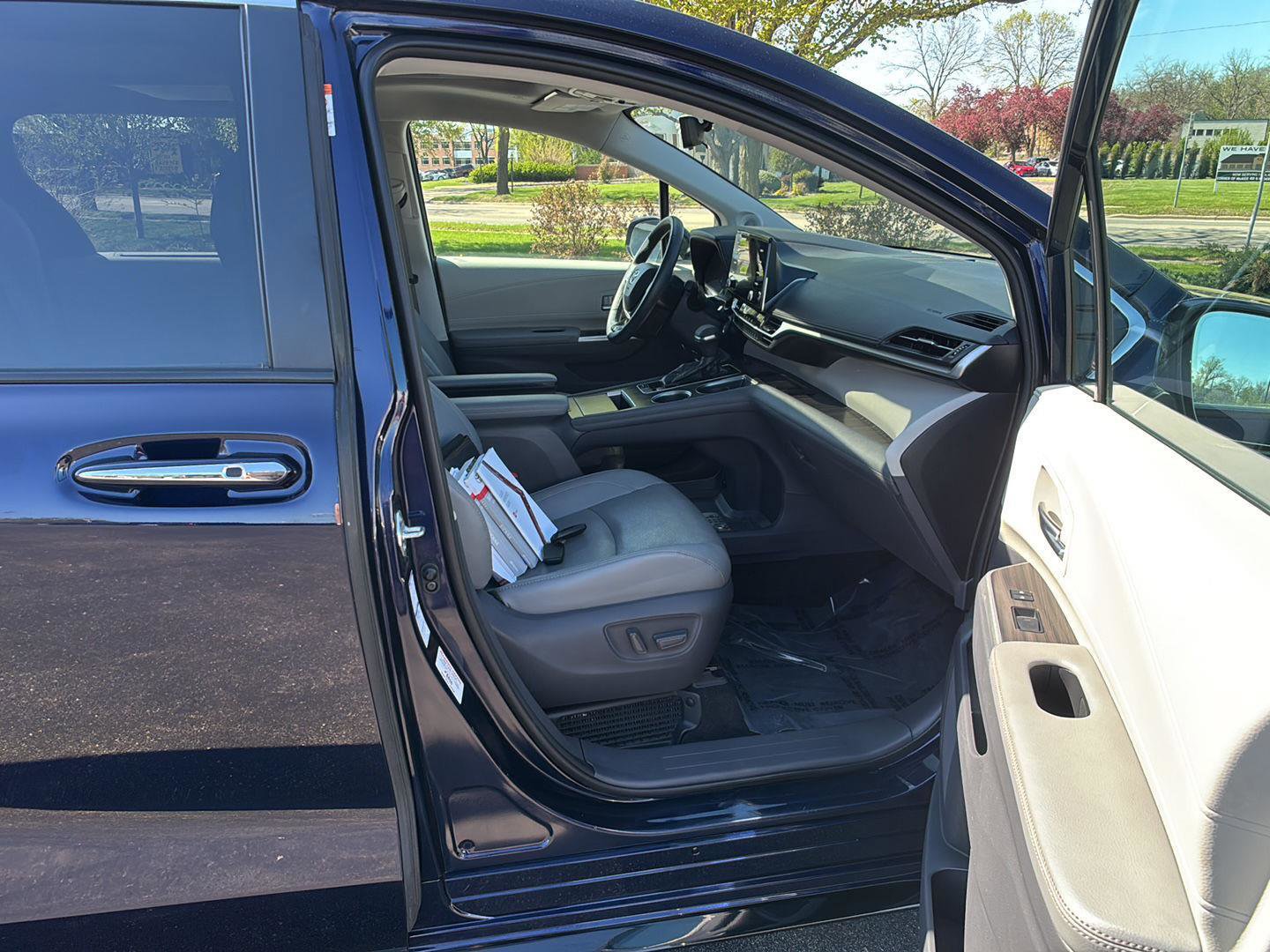 Used 2021 Toyota Sienna Limited AWD/4WD image 21