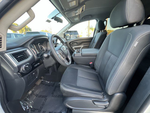 Used 2018 Nissan Titan SV image 18