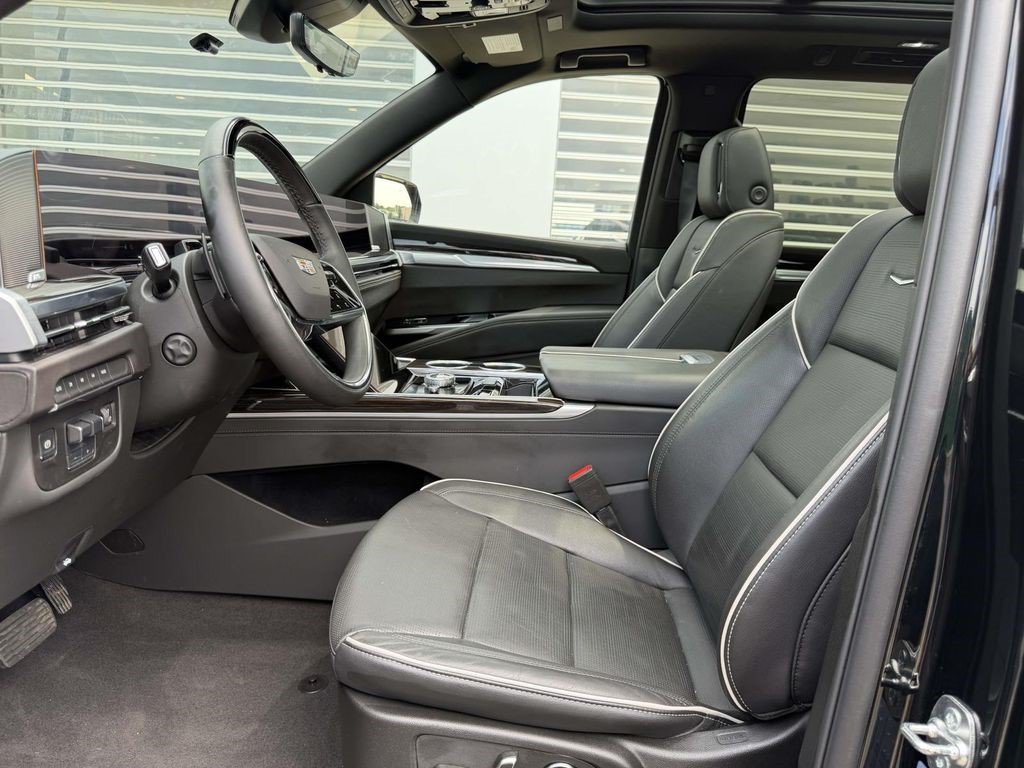 Certified 2025 Cadillac Escalade ESV Premium Luxury AWD/4WD image 12
