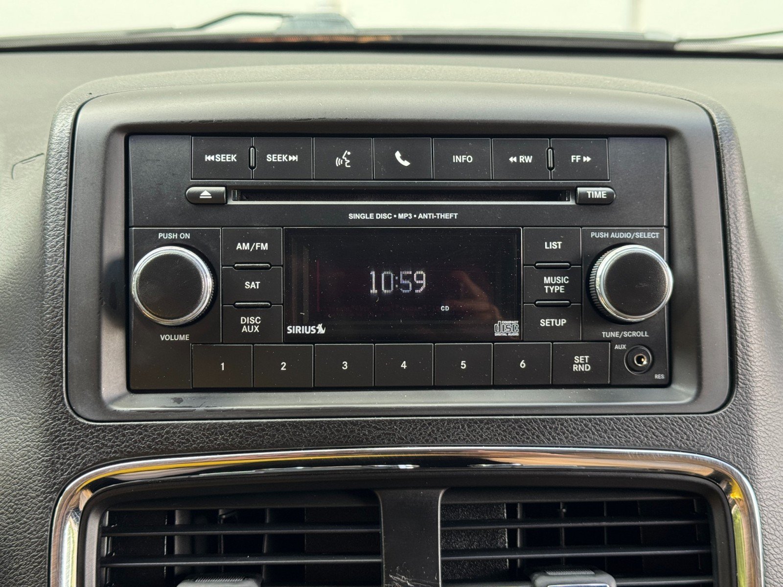 Used 2015 Dodge Grand Caravan American Value Package w/ UConnect Hands-Free Group FWD image 23