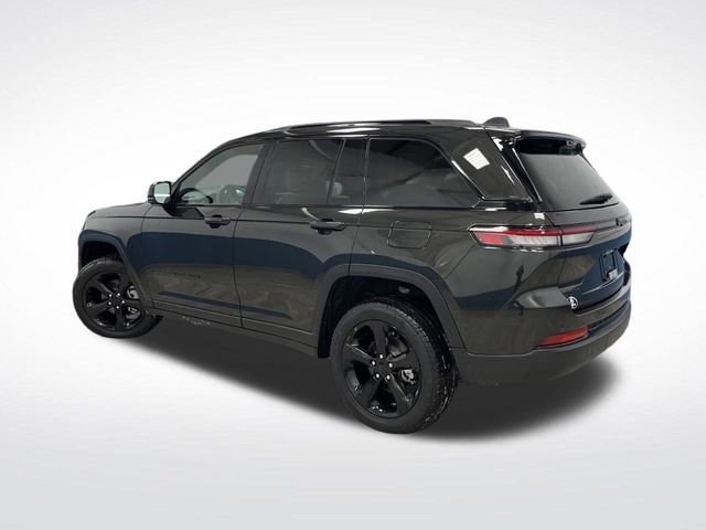 Used 2025 Jeep Grand Cherokee Limited w/ Luxury Tech Group II image 3