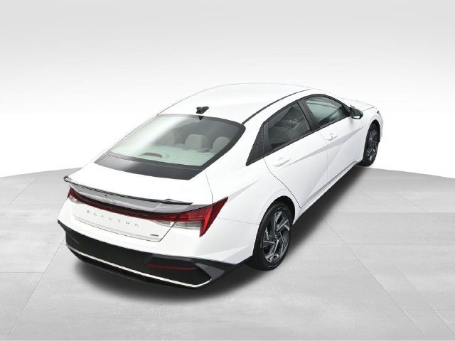Certified 2025 Hyundai Elantra SEL FWD image 29