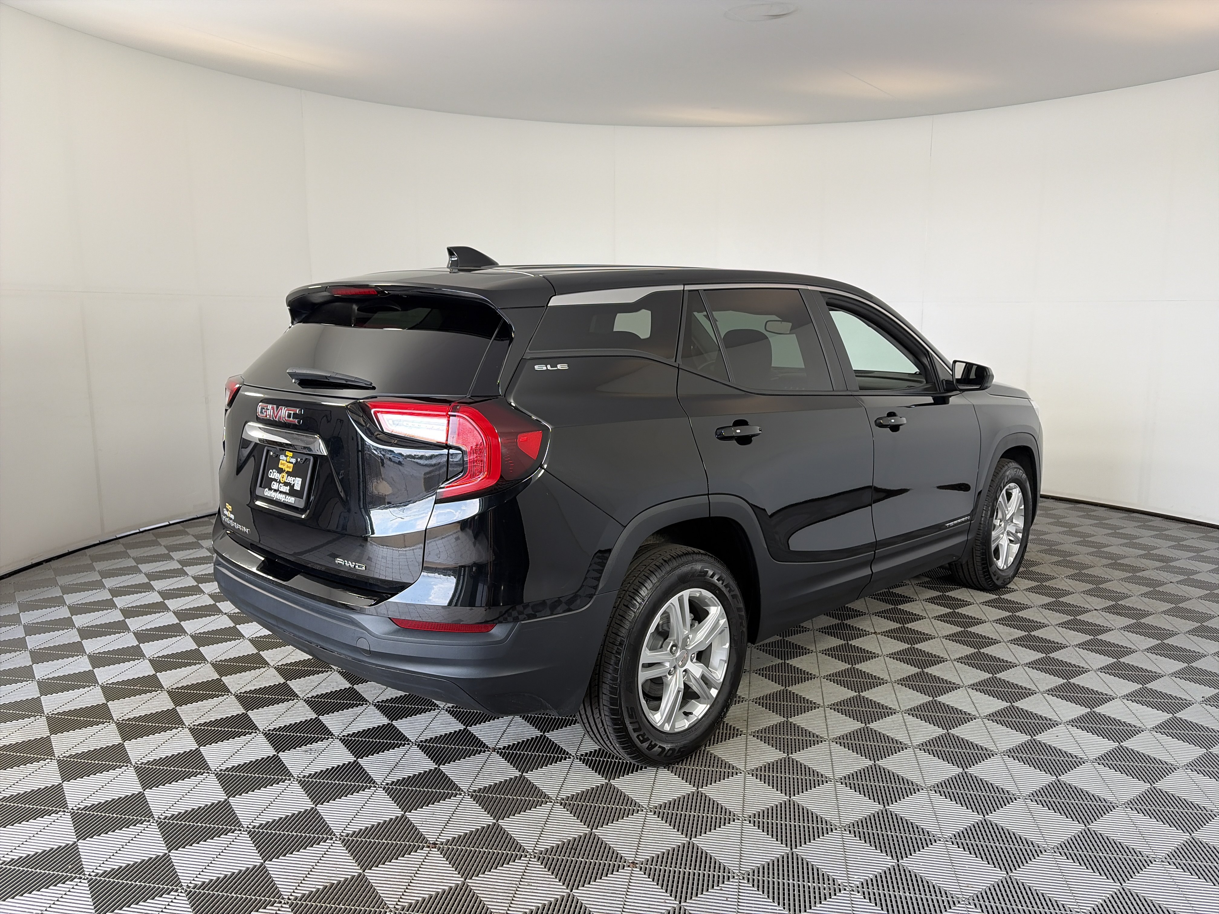Certified 2024 GMC Terrain SLE AWD/4WD image 10