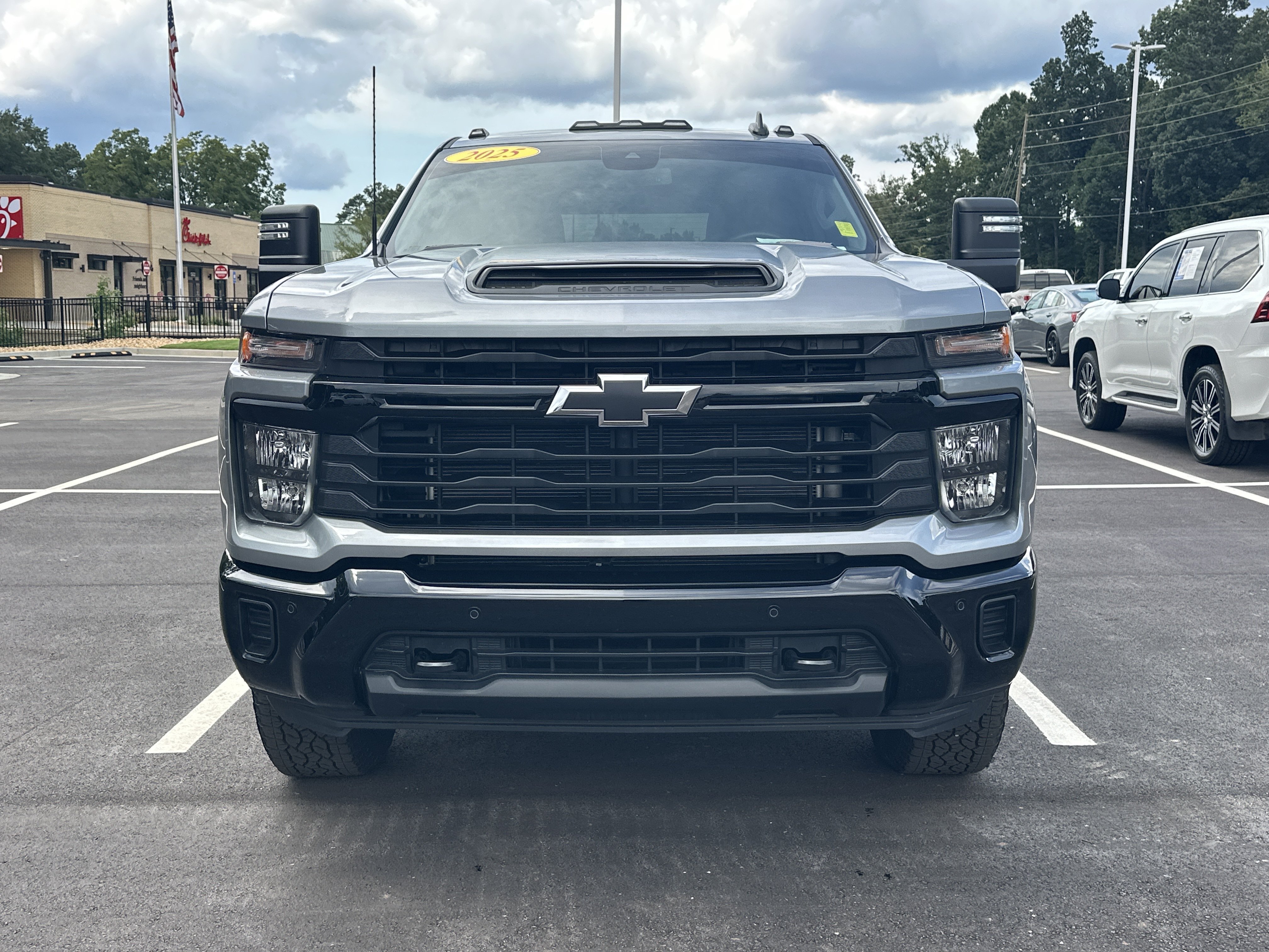 Used 2025 Chevrolet Silverado 2500 Custom w/ Custom Value Package AWD/4WD image 3