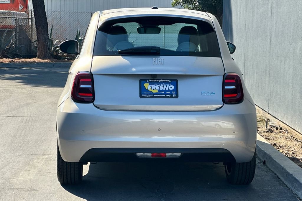 New 2025 FIAT 500 e image 5