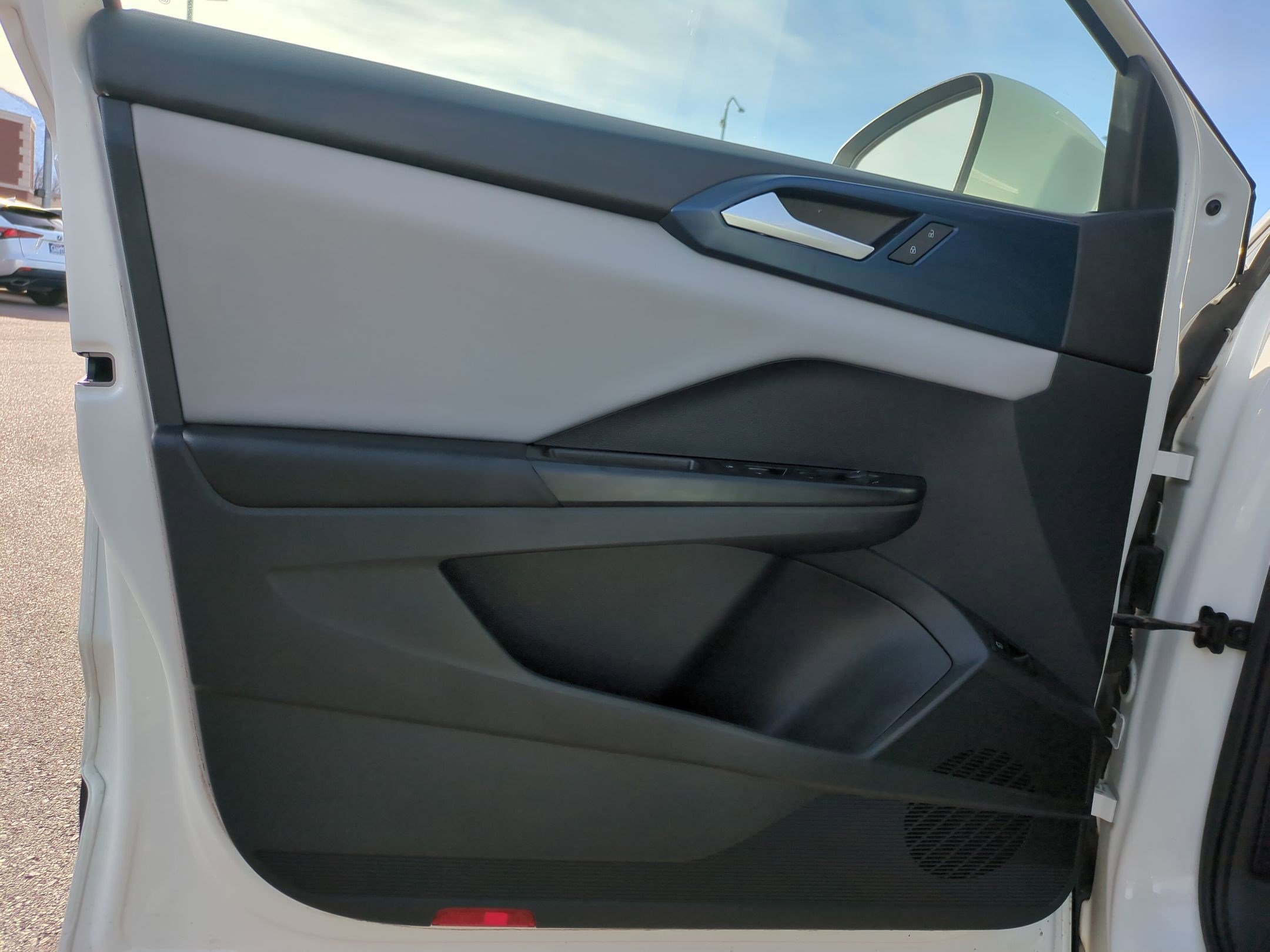 Used 2023 Volkswagen Taos SE image 16