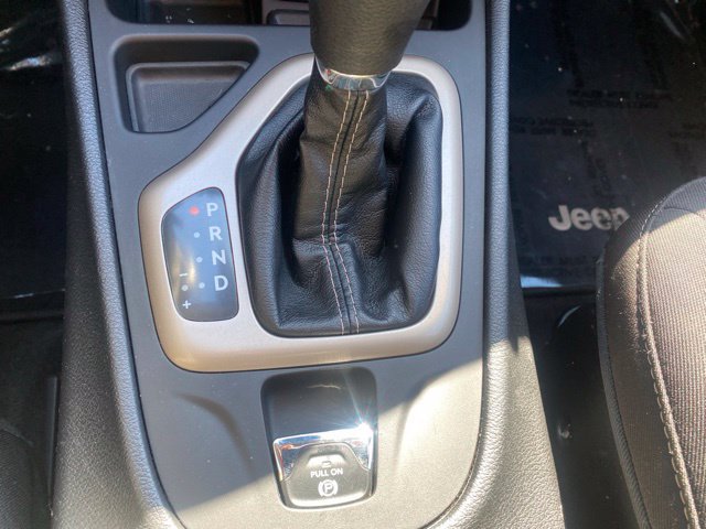 Used 2017 Jeep Cherokee Latitude w/ Comfort/Convenience Group FWD image 14